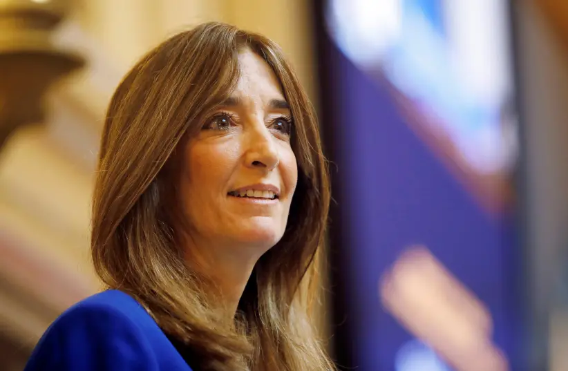 A delegada democrata Eileen Filler-Corn fala após ser empossada como a primeira mulher porta-voz da Câmara dos Delegados da Virgínia, durante a reunião da Assembleia Geral em Richmond, Virgínia, EUA. (Crédito da Foto: Jonathan Drake | Reuters)