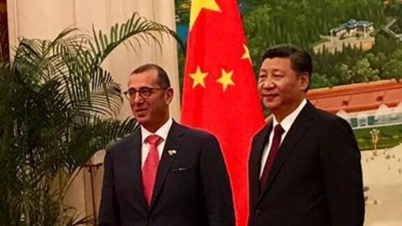 O Embaixador israelense Zvi Hefetz com o presidente chinês Xi Jinping. (Ynet)