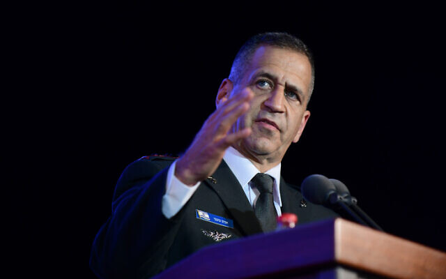 Chefe de Gabinete do IDF, Tenente-General Aviv Kohavi, durante uma cerimônia de graduação no National Security College em Glilot, centro de Israel, 14 de julho de 2021 (Tomer Neuberg / Flash90)