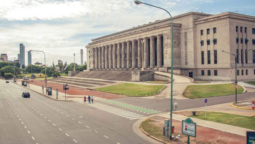 Faculdade de Direito da UBA. Carregado por juanedc, CC BY 2.0, https://commons.wikimedia.org/w/index.php?curid=27827376