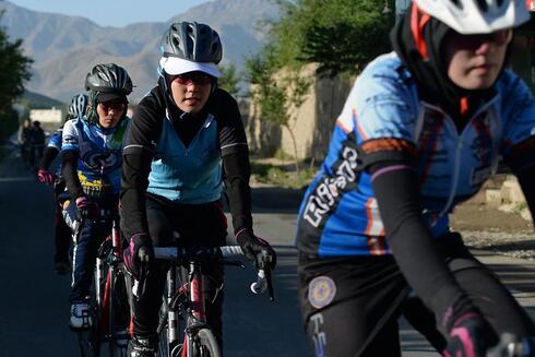 Equipe feminina de ciclismo do Afeganistão em 2014. ( AFP )