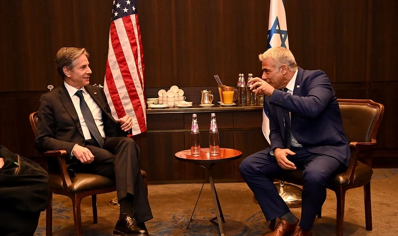 Antony Blinken e Yair Lapid em 25 de maio de 2021 em Jerusalém Foto do arquivo: Matty Stern / Embaixada dos EUA em Jerusalém (Via Flickr CC BY 2.0)