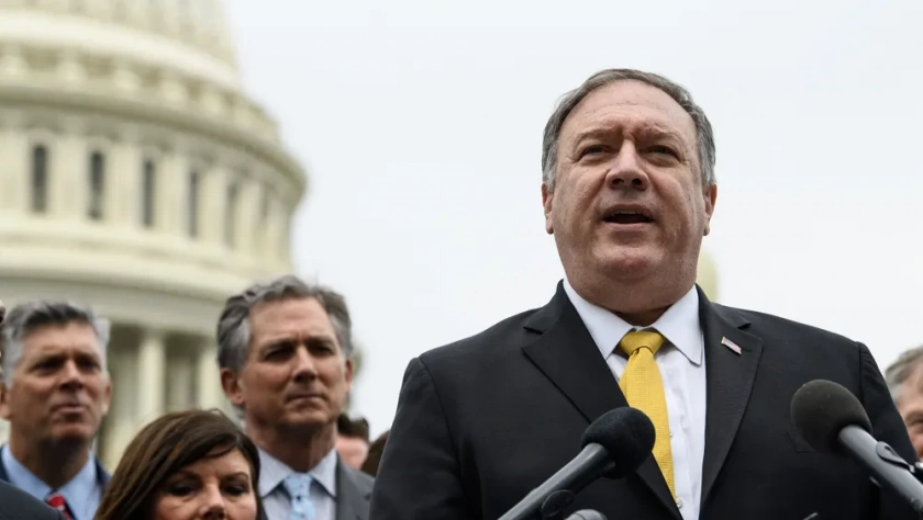 Ex-Secretário de Estado dos EUA Mike Pompeo em uma entrevista coletiva no Capitólio dos EUA em Washington, DC em 21 de abril de 2021