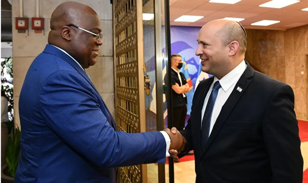 Haim Zach / O primeiro ministro do GPO , Naftali Bennett, encontra-se com o presidente da República Democrática do Congo, Felix Tshisekedi, em Jerusalém, em 28 de outubro de 2021.