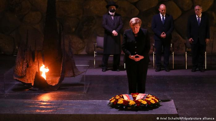 Merkel depositou uma coroa de flores no Museu do Holocausto, em Jerusalém