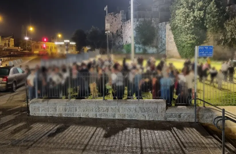 Palestinos ilegalmente em Israel presos perto da Cidade Velha de Jerusalém. (crédito da foto: ISRAEL POLICE)