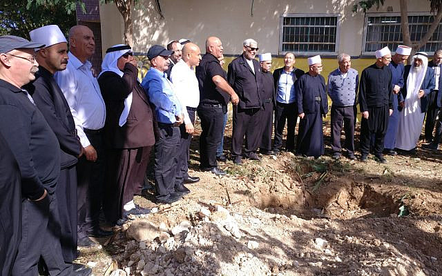 Plantar uma árvore em Rahat com amigos judeus, muçulmanos, cristãos e drusos. (cortesia)