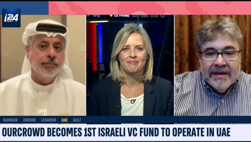 Fundador da OurCrowd Jon Medved, junto com o Dr. Sabah Al-Binali, diretor executivo sênior e presidente executivo da OurCrowd Arabia, em entrevista à i24NEWS, Israel, 22 de novembro de 2021. (CEO da i24NEWS)