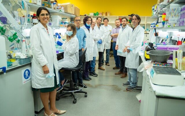 A equipe que desenvolve a vacina MigVax na Galiléia (Cortesia da MigVax)