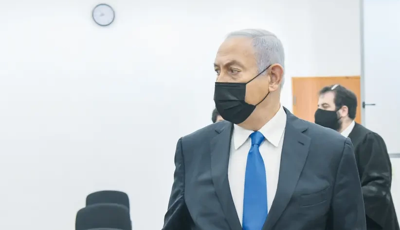O ENTÃO PRIMEIRO-MINISTRO Benjamin Netanyahu chega para uma audiência em seu julgamento no Tribunal Distrital de Jerusalém em fevereiro passado
