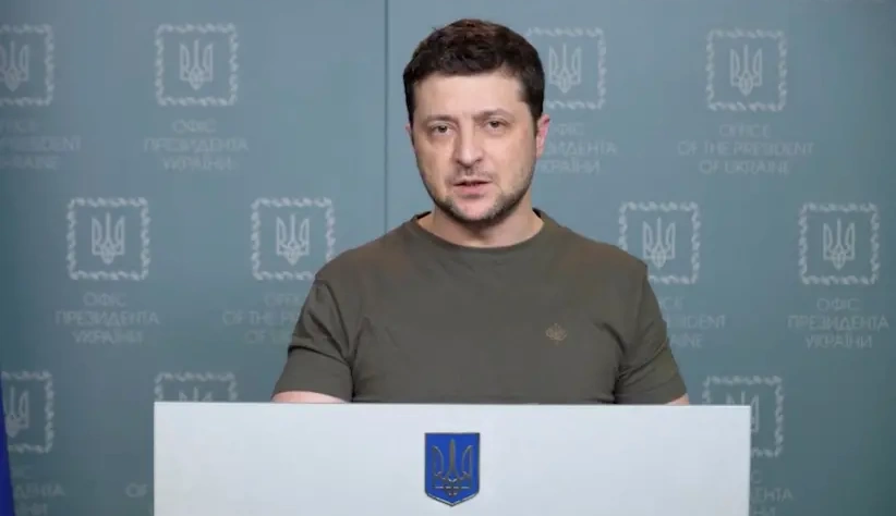 O presidente ucraniano Volodymyr Zelenskiy faz uma declaração em Kiev, na Ucrânia, em 2 de março de 2022, nesta imagem estática tirada de um vídeo distribuído