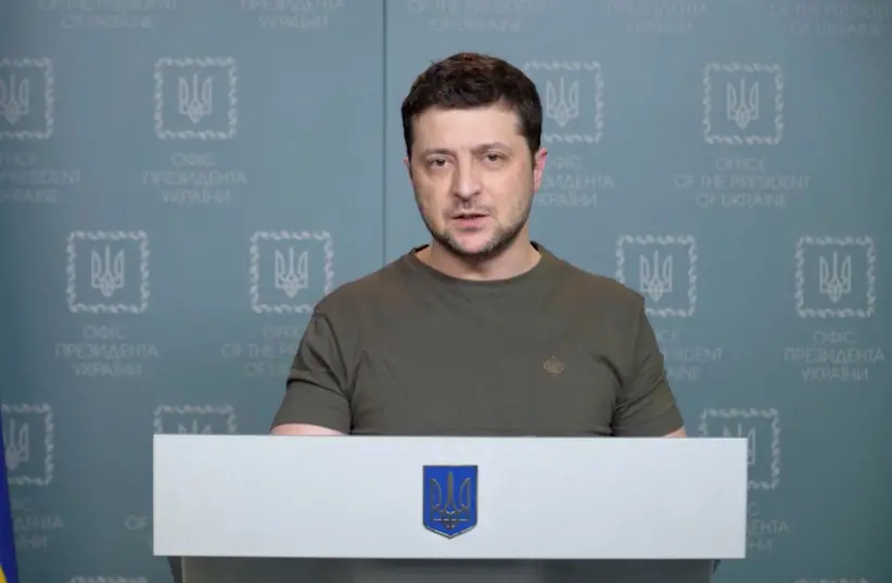 O presidente ucraniano Volodymyr Zelenskiy faz uma declaração em Kiev, na Ucrânia, em 2 de março de 2022, nesta imagem estática tirada de um vídeo distribuído