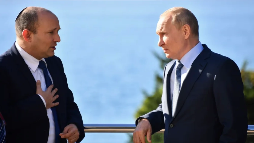 vgeny Biyatov, Sputnik, Kremlin Pool Foto via AP O presidente russo Vladimir Putin e o primeiro-ministro israelense Naftali Bennett falam durante sua reunião em Sochi, Rússia, 22 de outubro de 2021
